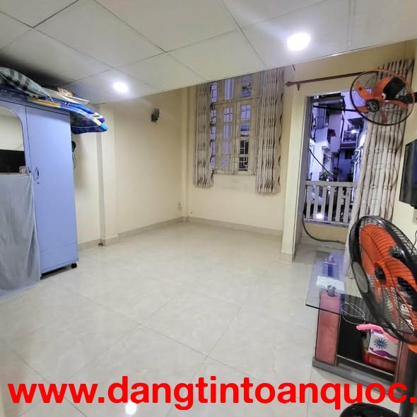 TRUNG TÂM QUẬN 7 - 4,5 TẦNG NHÀ NHỎ CÔNG NĂNG TO