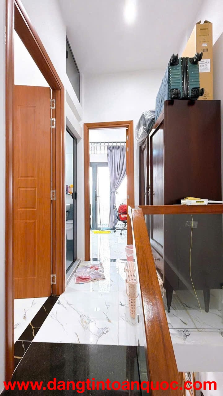 ???? NHÀ ĐEP Q4. CAN GOC MAT TIEN DUONG SO. 2 TANG . CHI 5 TY NHINH