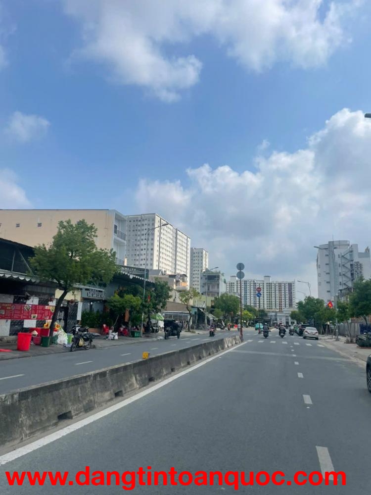 Bán nhà 2 mặt tiền 14,8x25m giá 51 tỷ Đường Phan Văn Hớn