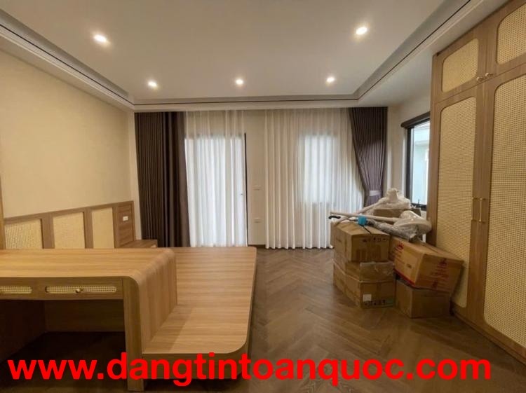 CẦN BÁN NHÀ TRUNG TÂM NGỌC LÂM 7,5 TẦNG CÓ THANG MÁY,GẦN MIPEC LONG BIÊN