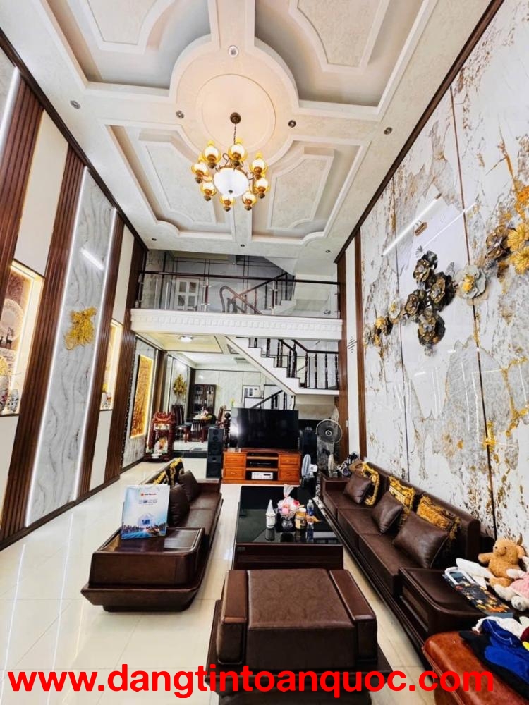 Bán nhà ĐẸP 100m² 3 Tầng Dĩ An,SHR đường nhựa 2 ô tô,gần Vincom Dĩ An