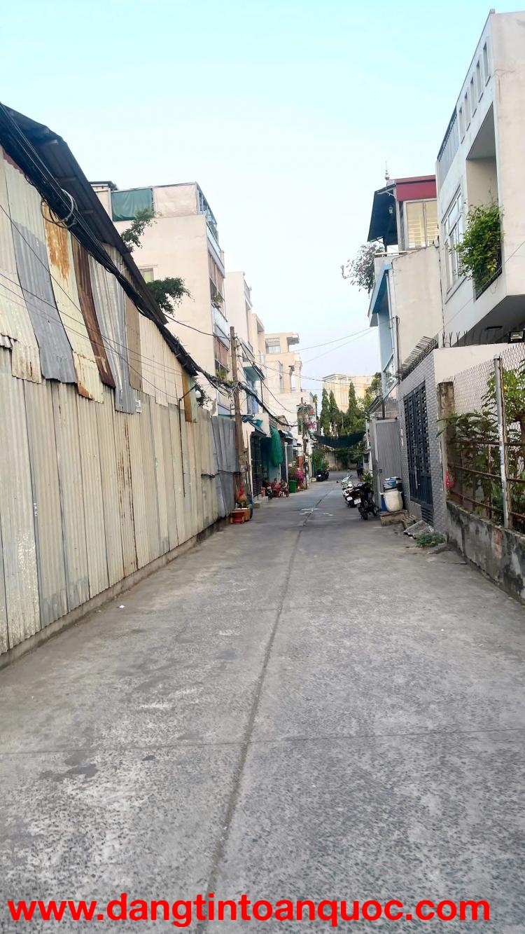 CẦN BÁN 128M2 NHÀ 2,5 ĐẸP CÓ SÂN VƯỜN XE HƠI TẬN NHÀ