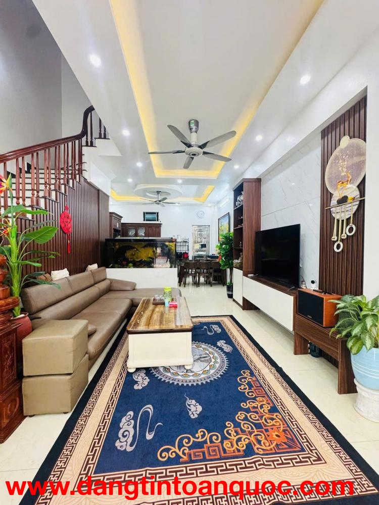 Bán nhà 3 tầng dân xây trong khu đô thị 379, nhà rộng 65m2, mặt tiền 5m