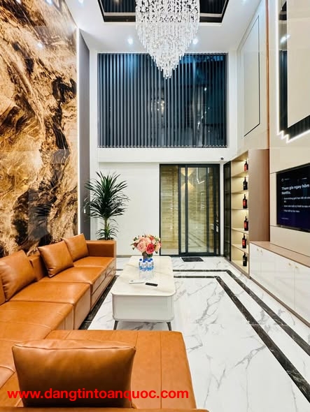 NHÀ 5 TẦNG LUNG LINH FULL NỘI THÂT XỊN XÒ - CÓ Ô CHỠ THANG MÁY