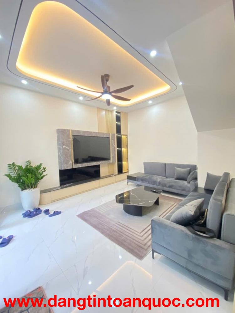 SIÊU PHẨM LÔ GÓC NGUYỄN VĂN CỪ – THANG MÁY RIÊNG – NỘI THẤT CAO CẤP – KHẲNG ĐỊNH ĐẲNG CẤP SỐNG