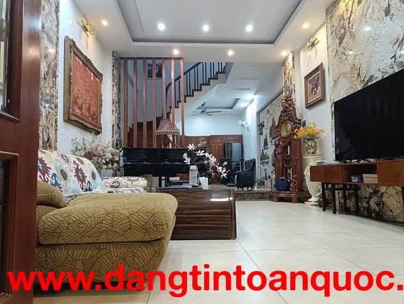Bán nhà phố Ông Ích Khiêm, Ba Đình, ngõ nông, ô tô lùi cửa, 40m, 5 tầng, 12,2 tỷ