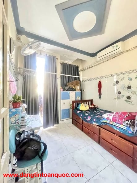 CHỈ 3.4TỶ - 2TẦNG - HẺM XE TẢI - CÁCH 1 CĂN RA MẶT TIỀN - SỔ HỒNG HC ĐỦ - KO LỘ GIỚI KO QUY HOẠCH.