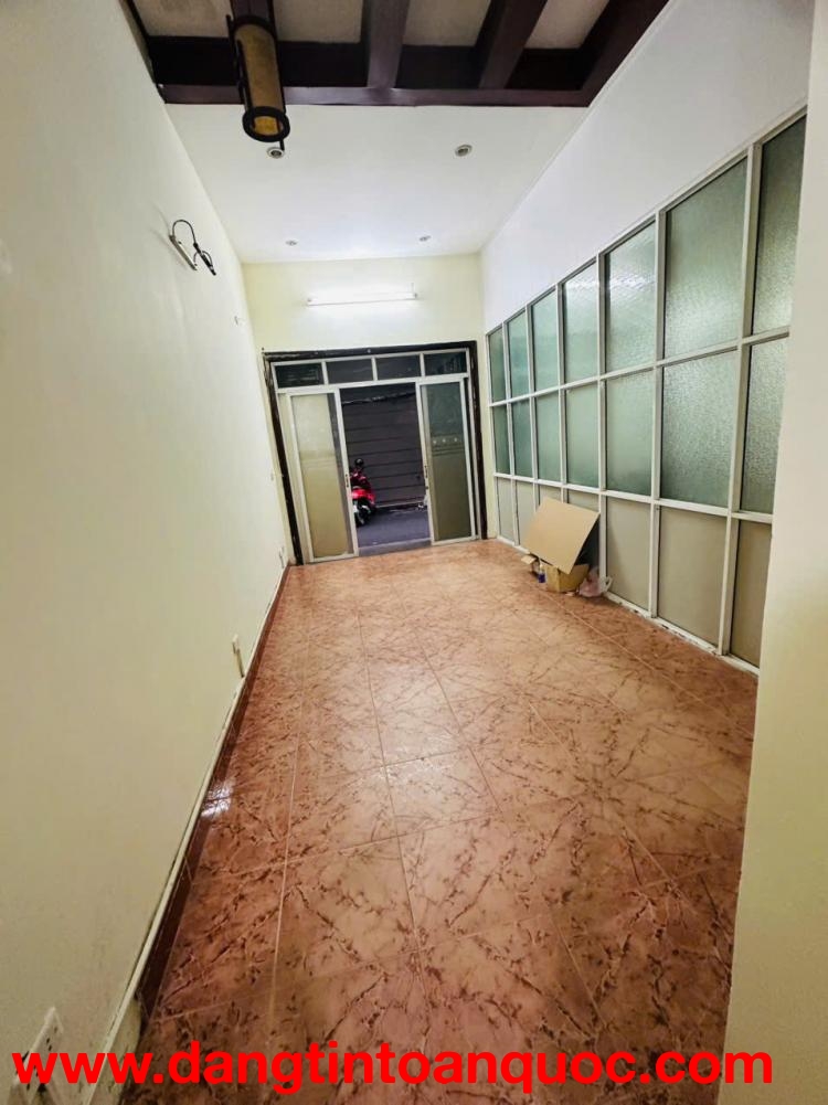 Cho thuê mặt bằng tầng 1 phường Trung Hòa, quận Cầu Giấy, Hà Nội.