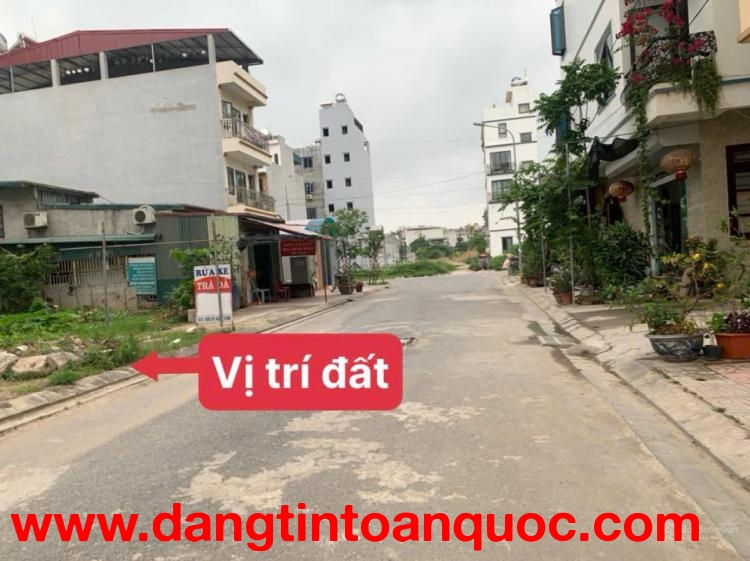 Bán gấp lô đất 90m2 ngay mặt trục chính Tân Xã giá 3tỷ5 ôtô đỗ cửa tại Hoà Lạc sát cổng đại học FPT
