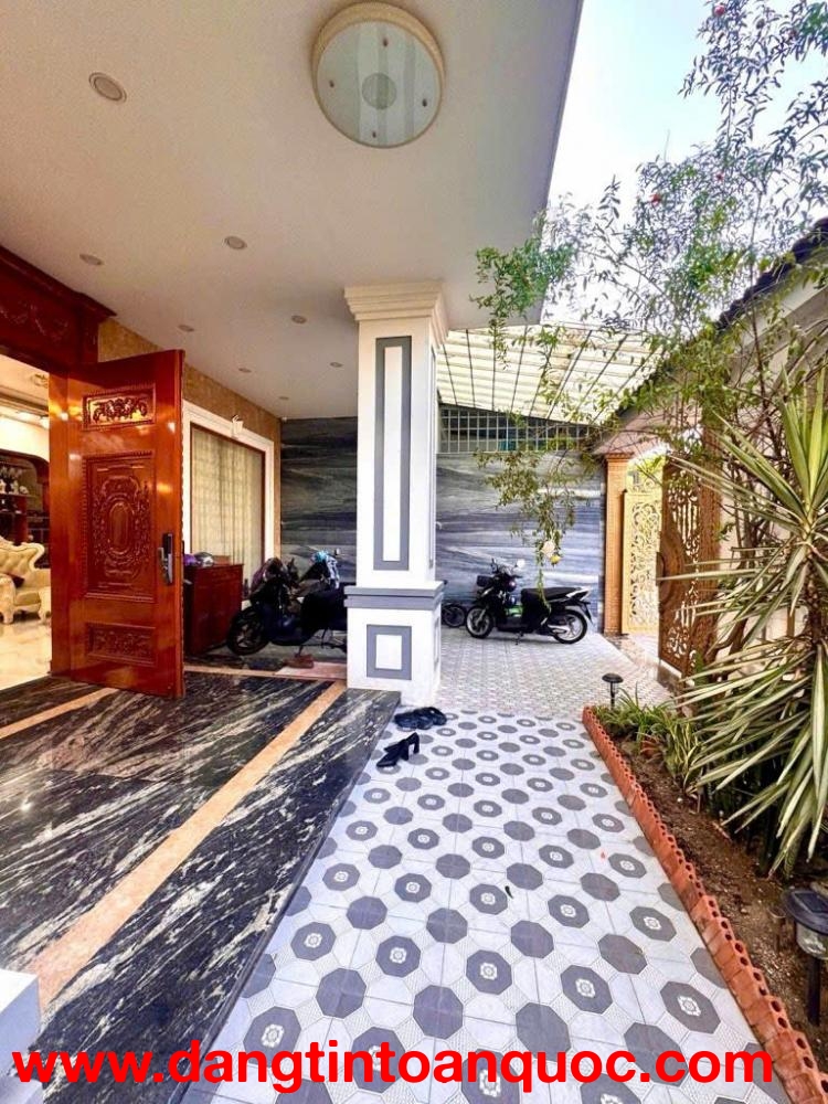 Biệt thự khu TECCO - đường lề 30m - xe hơi đậu trước nhà - (10x21m) - 3 tầng - hơn 22 tỷ(tl)