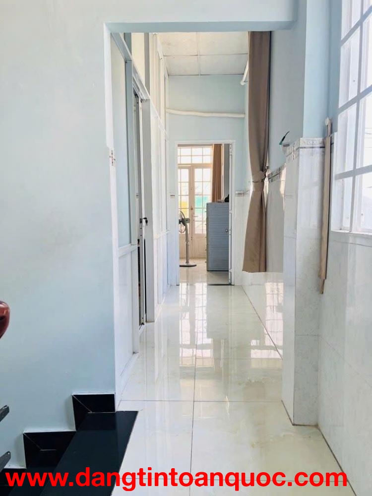 NHÀ RỘNG HIẾM 135M² – XE HƠI NGỦ TRONG NHÀ – CHỈ 80M RA LÊ VĂN LƯƠNG.