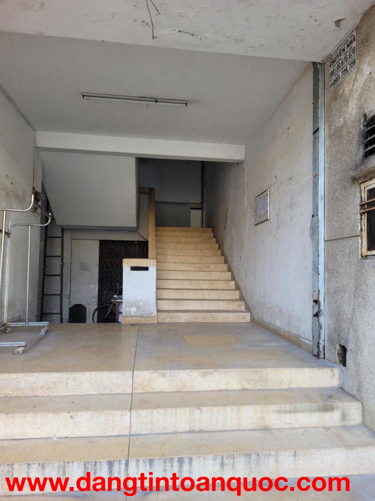 Bán căn hộ chung cư 10 mẫu, thang bộ