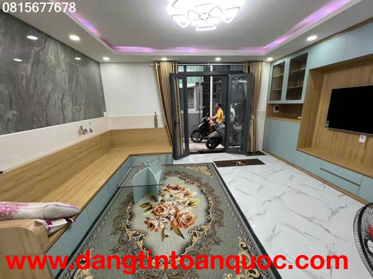 NHÀ Q7 MỚI NỘI THẤT XỊN – Ở NGAY – GẦN MẶT TIỀN