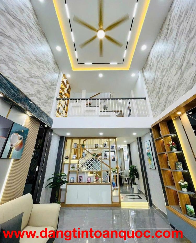 NGAY CV LÀNG HOA - TRUNG TÂM GÒ VẤP - 3 TẦNG - 60m2 - TẶNG FULL NỘI THẤT - CHỈ 6.x TỶ nhỏ