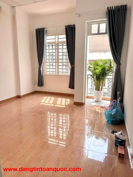 NHÀ NGANG 5M - LÔ GÓC - HẺM OTO ĐỖ CỬA-GIÁ NHỈNH 4 TỶKV SẦM UẤT QUẬN TÂN PHÚ-GIÁ NHỈNH 4 TỶ