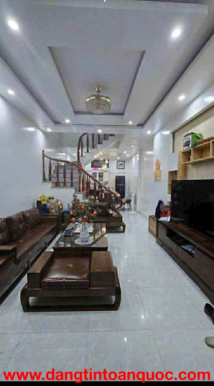 ????Bán nhà Kiều Sơn - Văn Cao - 50m 3 tầng - Ô.tô đỗ tận cửa