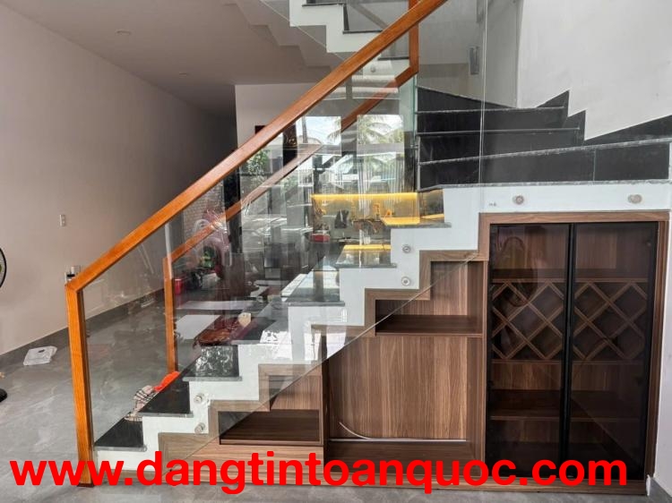 Bán nhà Nguyễn Văn Siêu 77m2, 3 tầng, giá 10,x  tỷ gần cầu Rồng