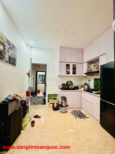 NHÀ MỚI XÂY CĂN GÓC THOÁNG - HẺM RỘNG 3.5M - KHU DÂN CƯ HIỆN HỮU - GIÁ HƠN 4 TỶ - TÔN ĐẢN QUẬN 4