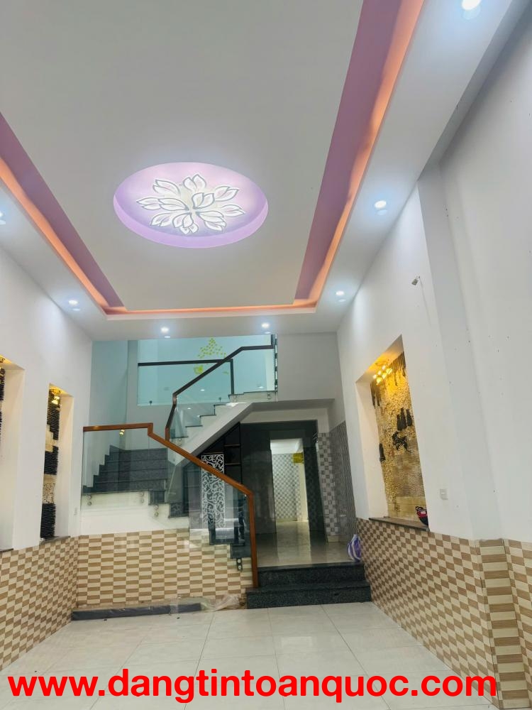 ????????Bán nhà 2 tầng đường Huỳnh Ngọc Huệ - Trục đường kinh doanh