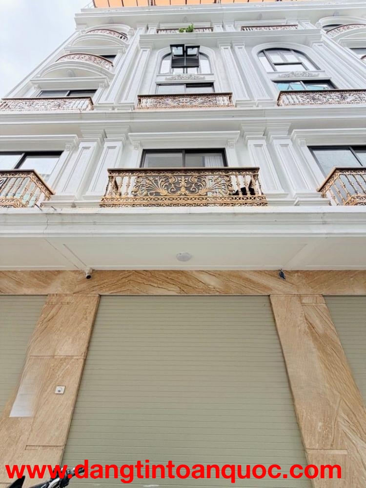 Bán nhà ngõ 52 Ngọc Lâm 55m x 6T gara thang máy mới tinh, tặng lại nội thất.