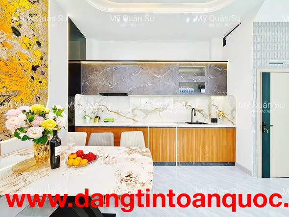 VINCOM PHAN VĂN TRỊ  CĂN GÓC 2MT THOÁNG SÁNG  NHÀ MỚI 4 TẦNG  CHỈ 8,X ĐỒNG!