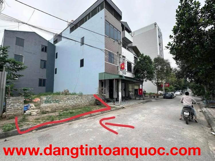 [ Bình Yên - Hòa Lạc] Chủ đất chơi bời nợ nhiều gửi em bán gấp mảnh đất này .