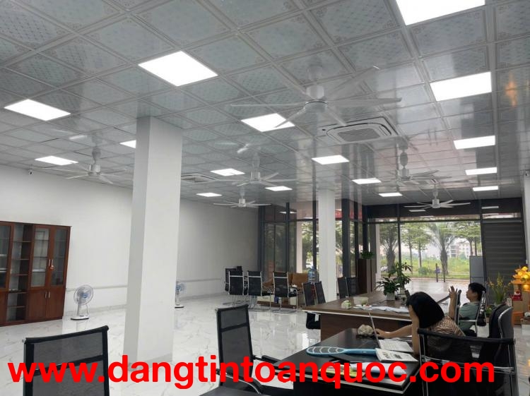 CHO THUÊ TÒA NHÀ VĂN PHÒNG 9 TẦNG - MẶT TIỀN RỘNG - VỈA HÈ THOÁNG - GIÁ CHỈ 120TR/THÁNG