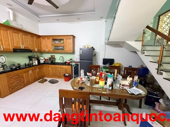 + BÁN NHÀ LÊ VĂN KHƯƠNG QUẬN 12
+ Dt : 4.4m x 15m 63m2
+ Kc : 3 tầng 3pn
+ Giá : 7 Tỷ