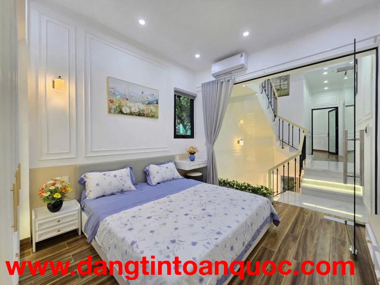 Bán nhà 4 tầng 4 mê mặt tiền đường Thái Phiên - gần Sông Hàn