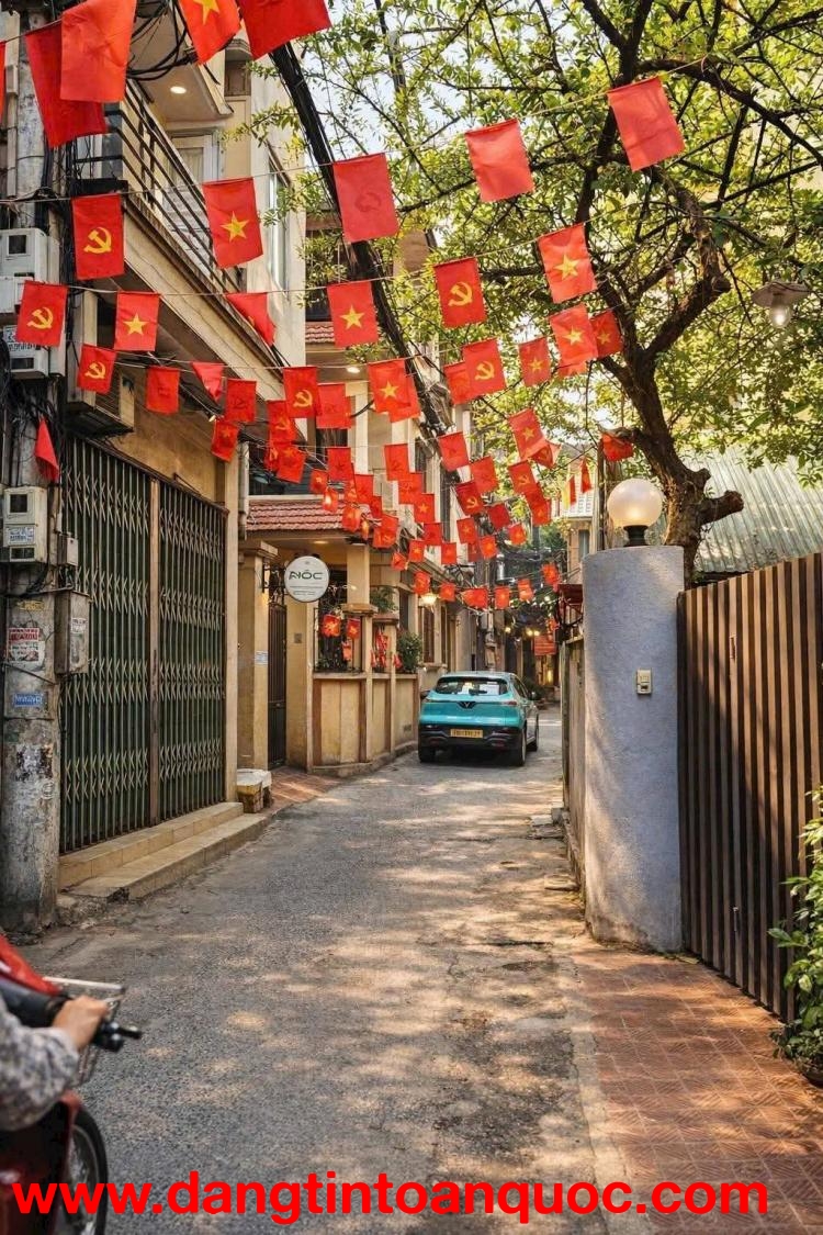 Bán nhà phố Lạc Long Quân, Tây Hồ, ô tô qua nhà, kinh doanh, 32m, 5 tầng, 8.2 tỷ