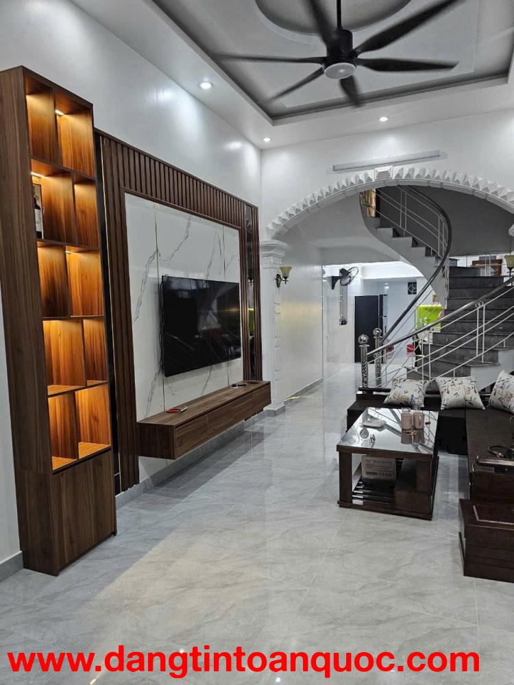 ????????Bán nhà mặt đường Thư Trung - 66m 2.5 tầng - vị trí bán hàng đẹp