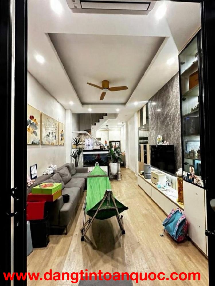 Thuỵ khuê tây hồ 42m x4 tầng 10,8 tỷ-mặt ngõ thông,kinh doanh,ô tô tránh 50m