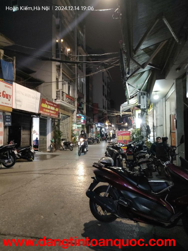 Bán gấp giá rẻ ô tô kinh doanh Ngõ Quỳnh 32m, 4 tầng, mặt tiền 4m, 8.5  tỷ Hai Bà Trưng.