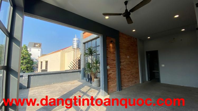 CHO THUÊ MẶT BẰNG SÂN THƯỢNG TẦNG 1 CỰC CHILL – KHÁC BIỆT NGAY TRUNG TÂM HÓC MÔN