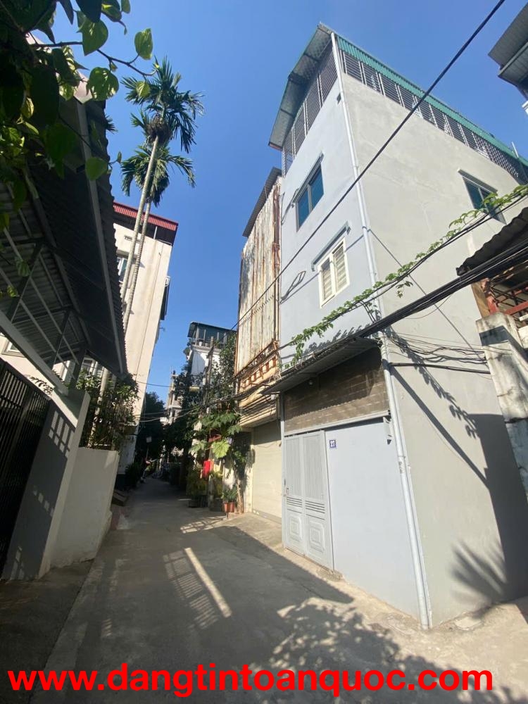 NHÀ NGỌC THỤY – 30M² – 3 TẦNG – Ô TÔ QUA CỔNG – Ở NGAY