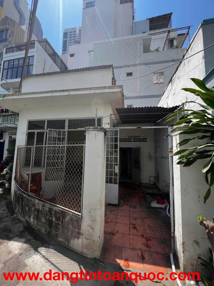 Nhà Trung Tâm Phố Tây Nha Trang Góc 2 Mặt Thoáng Gần Biển Nha Trang