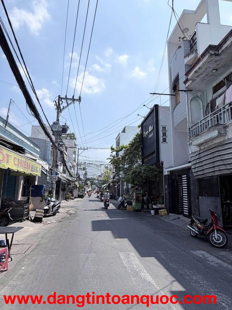 Bán nhà Mặt tiền Đỗ Đức Dục  - giao Nguyễn Sơn, 5,3x14m, 2 Tầng cũ -có 4 PN, chỉ 8,6 Tỷ.