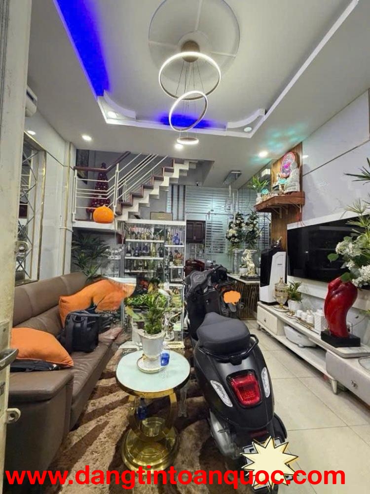 Ngay TRường Tiểu Học Bình Long, Bình Tân - 3 tầng - (4x8m) - vuông vức - chỉ 3.7 tỷ(tl)