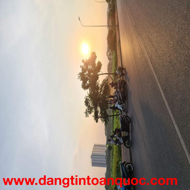 Nhà 5 tầng mặt phố kinh doanh sầm uất tại Trâu Quỳ, Gia Lâm. 80m2, mt 5m. Lh 0989894845