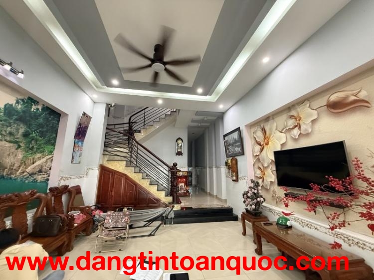 Bán nhà đường số 26, Phường Tăng Nhơn Phú A, Q9, Thủ Đức, TP HCM. DT 150m2, 3 tầng. Giá - 12.99 tỷ.