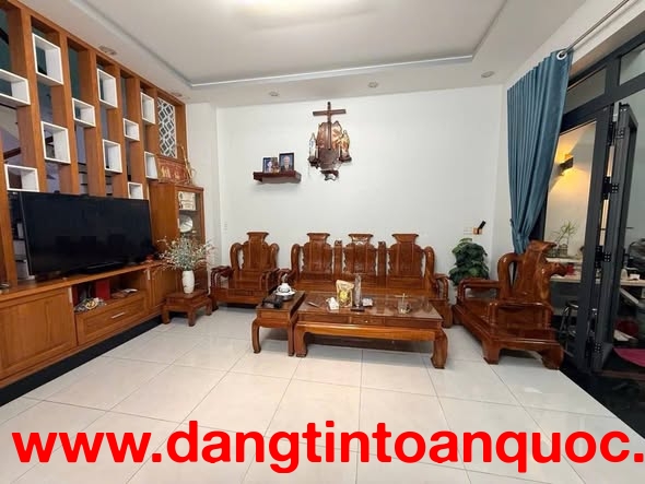 + BÁN NHÀ VƯỜN LÀI QUẬN 12
+ Dt : 4.6m x 37m 172m2
+ Kc : 2 tầng 4 Pn 3vs
+ Giá : 11.8 Tỷ