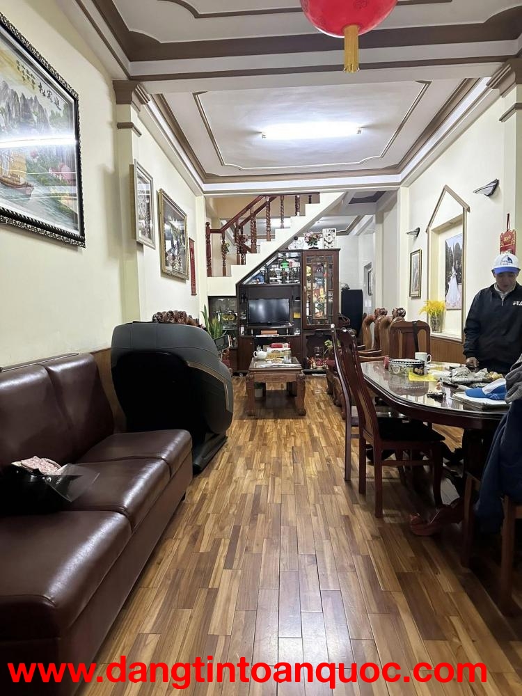 Cho thuê nhà nguyên căn 4 phòng Lê Thánh Tôn, phường 6, Đà Lạt 15 triệu/tháng