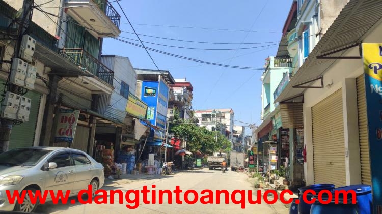 Hiếm! Lô đất ngay cạnh chợ Hòa Lạc – buôn bán ngày đêm, giá khiến ai cũng giật mình.