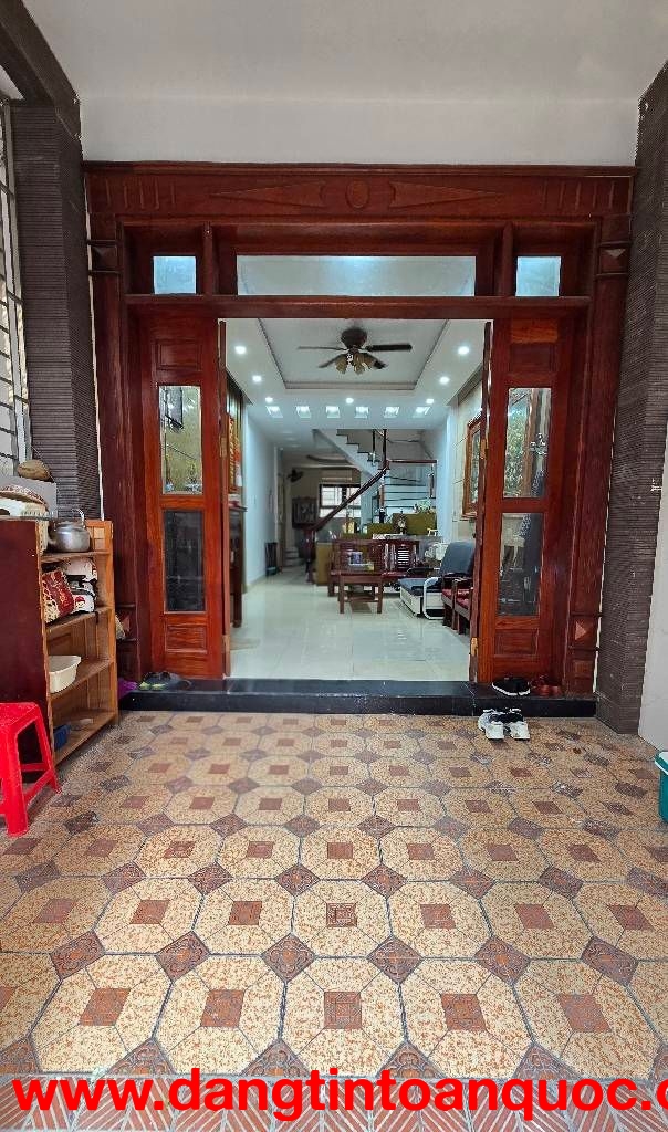 ???? VỊ TRÍ ĐẸP

Cách mặt phố Chùa Hà chỉ 10m

Cách mặt phố Cầu Giấy chỉ 30m

Ở hay kinh doanh đều s