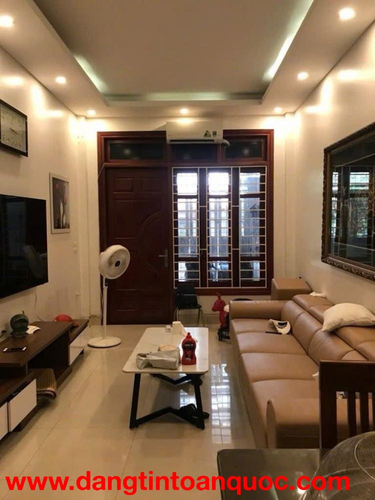 Hàng hiếm !!!! Nhà thượng thanh 44m2. 5 tầng dân xây - ô tô đỗ tận cửa - giá chỉ hơn 6 tỷ