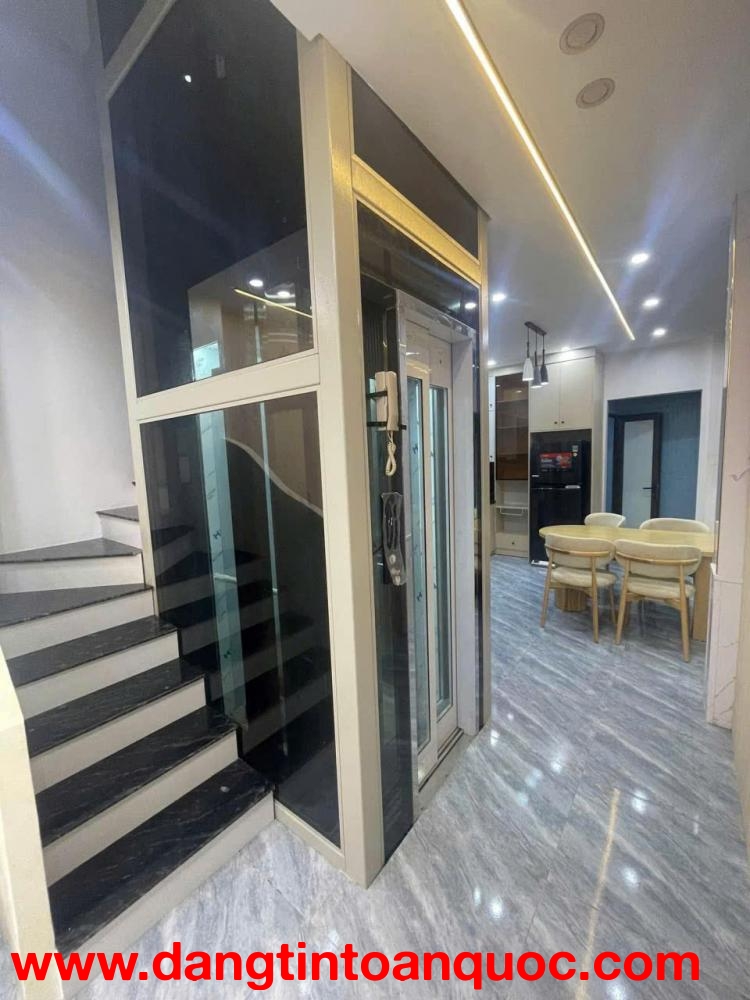 CỰC HIẾM NGỌC THỤY – THANG MÁY – FULL NỘI THẤT – GIÁ CHƯA PHẢN ÁNH ĐÚNG GIÁ TRỊ