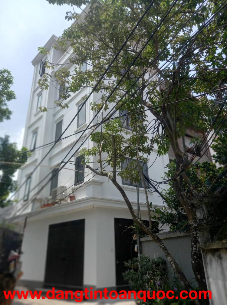 ???? Nhà sát ga tàu điện Hồ Tùng Mậu