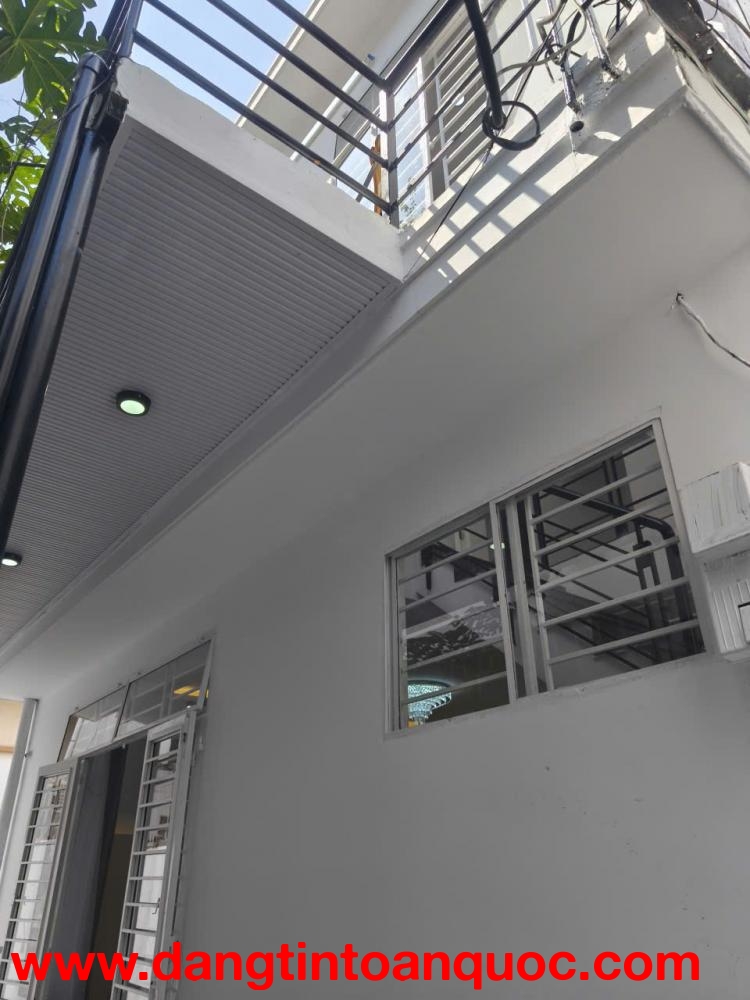 ♪ Nhà sát Nguyễn Tất Thành, Bãi đậu Ô tô vài bước, 31m2, 2 tầng ở ngay, nhỉnh 3 tỷ