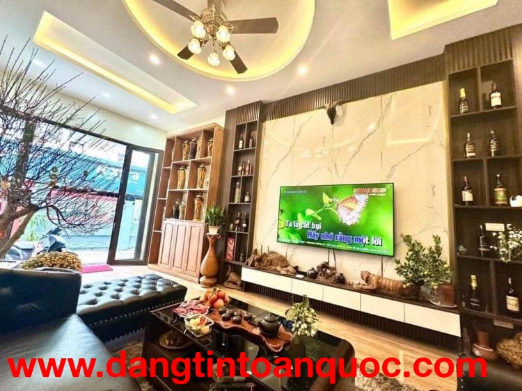 Hiếm đẹp! Bán nhà mặt phố Thụy Khuê, 70m2, 7 tầng thang máy, mặt tiền 4.2m, giá 41.5 tỉ, vỉa hè, KD