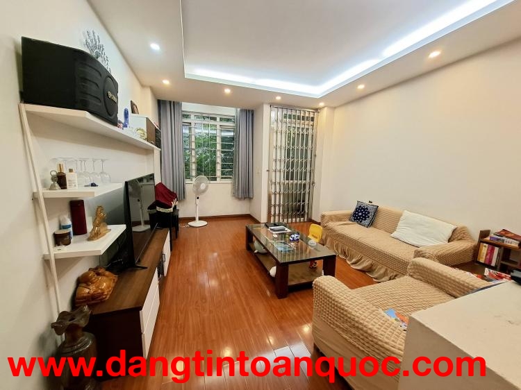 Cực hiếm! Bán nhà Lò Đúc, 30m2, 4 tầng, mặt tiền 5.8m, giá 9.3 tỉ, ngõ nông rộng thoáng, kinh doanh